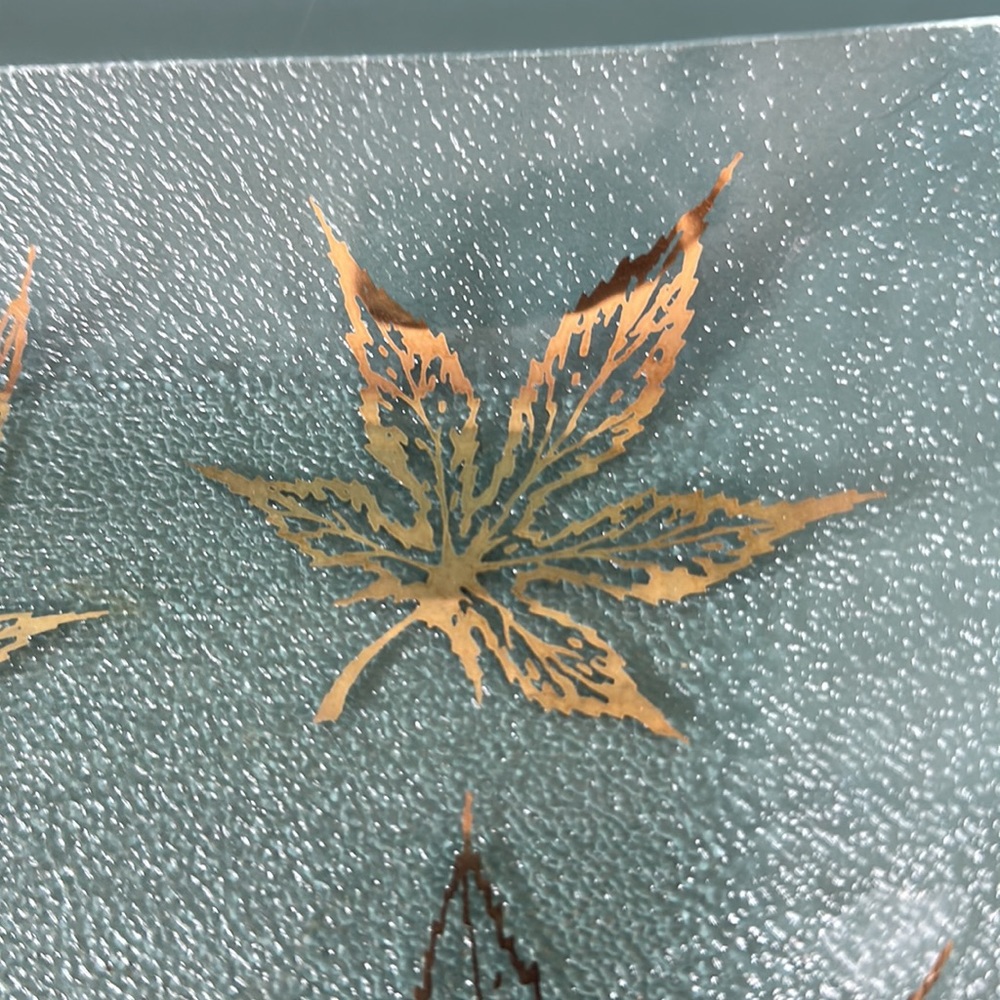 Modern Mid Century Glass Square Dish With Gold Leaf Embellishments - Picture 6 of 7